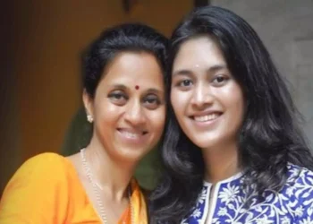 आईच्या प्रचारासाठी उच्चशिक्षित लेकीचा मतदार संघात झंजावात