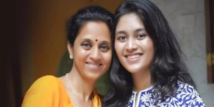 आईच्या प्रचारासाठी उच्चशिक्षित लेकीचा मतदार संघात झंजावात