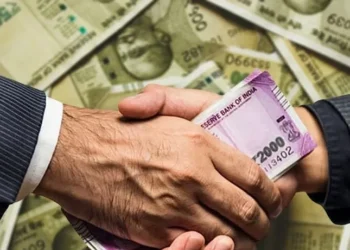 उत्तर सोलापूर तहसील कार्यालयातील लिपिक अतुल रणसुबे लाचलुचपतच्या जाळ्यात