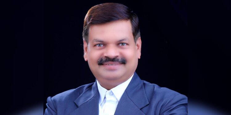 मंगळवेढ्यातील नामवंत युवा उद्योजक अमोल रत्नपारखी ‘हॉल ऑफ फेम’ पुरस्काराने सन्मानित