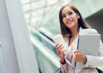 सुवर्णसंधी ! मंगळवेढ्यातील या नामांकित शोरूम मध्ये नोकर भरती सुरू