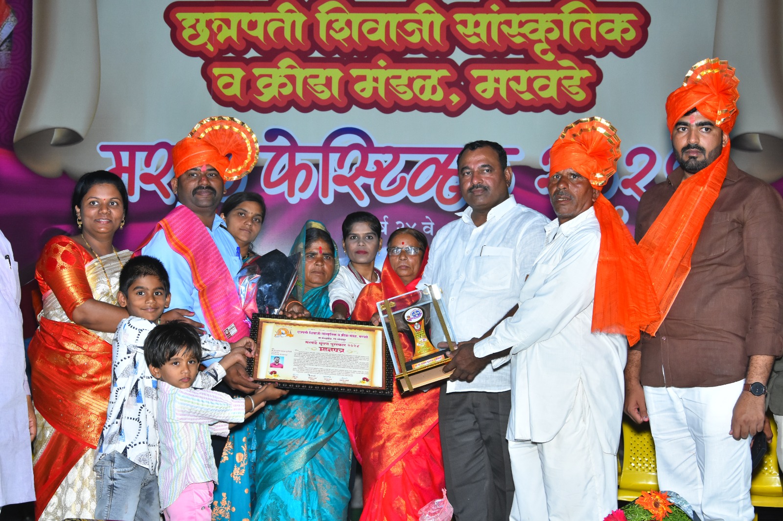 मरवडे फेस्टिवल निमित्त विविध पुरस्कारांचे मोठ्या उत्साहात वितरण