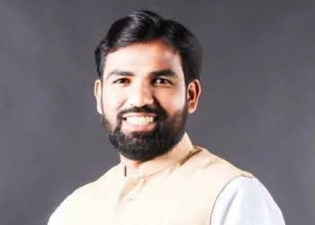 भाजपचा प्रचार ! यत्नाळकरांनी ‘रामा’ ला दिली ‘प्रभू श्रीरामाची’ मूर्ती