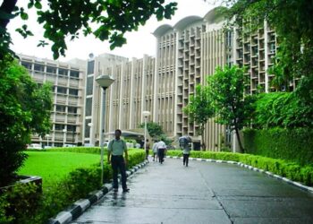 धक्कादायक ! आठ हजारांपेक्षा जास्त आयआयटी विद्यार्थी बेरोजगार ; अनेकांना सहा लाखांपेक्षा कमी पॅकेजची ऑफर, भीषण वास्तव, चिंताजनक परिस्थिती