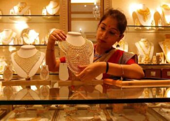 सोने खरेदीसाठी अमोल रत्नपारखी ज्वेलर्समध्ये अक्षय्यतृतीया शुभमुहूर्त ऑफर्स उपलब्ध ; खरेदीसाठी ग्राहकांचा मोठा प्रतिसाद