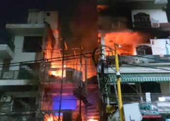 दिल्लीत अग्नितांडव ! हॉस्पिटलला लागलेल्या भीषण आगीत सहा निष्पाप बालकांचा बळी, ‘त्या’ निरागस कोवळ्या जीवांवर नियतीचा घाला ; हृदयद्रावक घटनेने दिल्ली हादरली