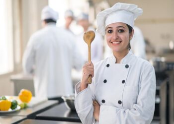 मंगळवेढा सांगोला रोडवरील हॉटेल आयपीएल ग्रँड फॅमिली रेस्टॉरंटचा आज शुभारंभ ; मंगळवेढ्यातील तीन युवा उद्योजकांची हॉटेल व्यवसायात एन्ट्री