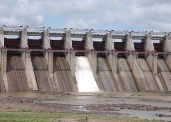 राज्य दुष्काळाच्या छायेत ! महाराष्ट्रावर मोठे जलसंकट ; राज्यातील मंत्री परदेशी पर्यटनात तर काही देवदर्शनात व्यस्त, दुष्काळाच्या बैठकीलाही अनेक पालकमंत्र्यांची दांडी   