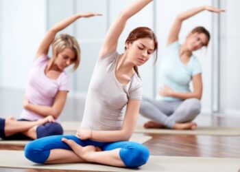 उमरगा रोटरी क्लबच्या वतीने योग शिबिर संपन्न    