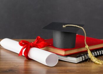 अभिमानास्पद ! मरवडे गावचे सुपुत्र प्राध्यापक बाळासाहेब गणपाटील यांना पुण्यश्लोक अहिल्यादेवी होळकर सोलापूर विद्यापीठाची पीएचडी