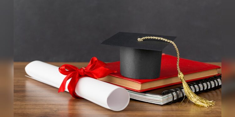 अभिमानास्पद ! मरवडे गावचे सुपुत्र प्राध्यापक बाळासाहेब गणपाटील यांना पुण्यश्लोक अहिल्यादेवी होळकर सोलापूर विद्यापीठाची पीएचडी