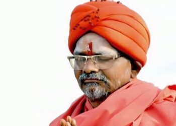 नाशिक लोकसभेचे उमेदवार शांतिगिरी महाराजांवर तहसीलदारांच्या तक्रारीनंतर गुन्हा दाखल ; महाराजांना ‘हे’ कृत्य करणे आले अंगलट