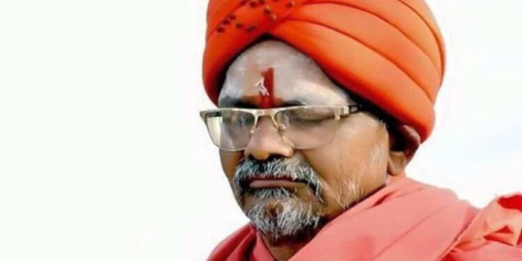 नाशिक लोकसभेचे उमेदवार शांतिगिरी महाराजांवर तहसीलदारांच्या तक्रारीनंतर गुन्हा दाखल ; महाराजांना ‘हे’ कृत्य करणे आले अंगलट