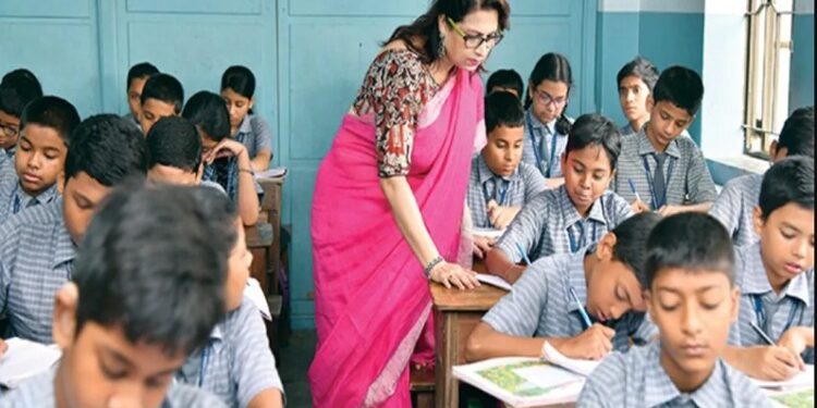 आंतरजिल्हा बदली झालेल्या शिक्षकांना तत्काळ कार्यमुक्त करावे ; प्राथमिक शिक्षक समितीचे जिल्हाध्यक्ष सुरेश पवार यांची मागणी