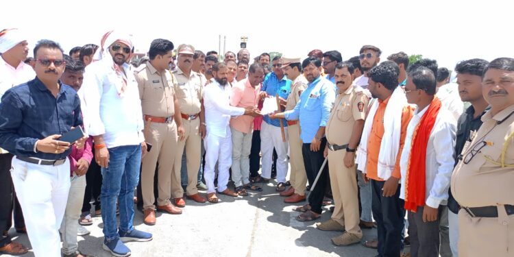 ओबीसी आरक्षण बचावासाठी नांदेड लातूर महामार्गावर माळाकोळी येथे रास्ता रोको आंदोलन