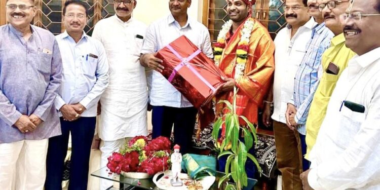 वकिली क्षेत्रात ॲड. श्रीराम चौधरी यांनी आपल्या कार्यकर्तृत्वाने नावलौकिक प्राप्त करावा : उद्योजक संजय आवताडे