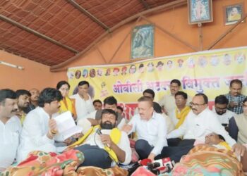 ब्रेकिंग न्यूज ! ओबीसी नेते प्रा. लक्ष्मण हाके यांच्या सर्व मागण्या सरकारकडून मान्य ; अखेर उपोषण मागे, राज्यातील ओबीसींना मोठा दिलासा