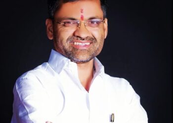 ग्रेट ! निलेश लंके यांनी इंग्रजीतून घेतली खासदारकीची शपथ ; सुजय विखेंच्या चॅलेंजला कृतीतूनच दिले उत्तर, शरद पवारांच्या पठ्ठ्याचे सर्वत्र कौतुक