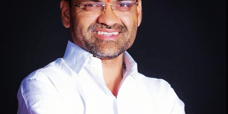 ग्रेट ! निलेश लंके यांनी इंग्रजीतून घेतली खासदारकीची शपथ ; सुजय विखेंच्या चॅलेंजला कृतीतूनच दिले उत्तर, शरद पवारांच्या पठ्ठ्याचे सर्वत्र कौतुक