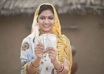 लाडकी बहीण योजना ! आता महिलांना मिळणार महिन्याला दीड हजार रुपये? मध्यप्रदेशात गेम चेंजर ठरलेली योजना महाराष्ट्र सरकार राबवणार? काय आहेत या योजनेचे निकष?