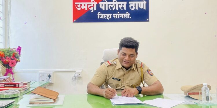 उमदी पोलीस ॲक्शन मोडवर ! सहाय्यक पोलीस निरीक्षक संदीप कांबळे यांचे करजगी येथील जुगार व दारू अड्ड्यांवर छापे ; नवे सिंघम अवैध धंद्यांना चाप लावणार?