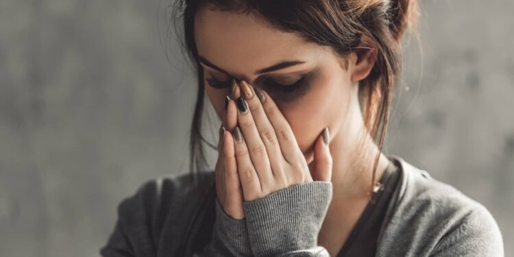 धक्कादायक ! विद्येच्या माहेरघरातच अल्पवयीन मुलीवर काका आणि चुलत भावाकडून लैंगिक अत्याचार, वडिलांचे देखील क्रूर कर्म ; पवित्र नात्याला काळीमा फासणाऱ्या घटनेने खळबळ