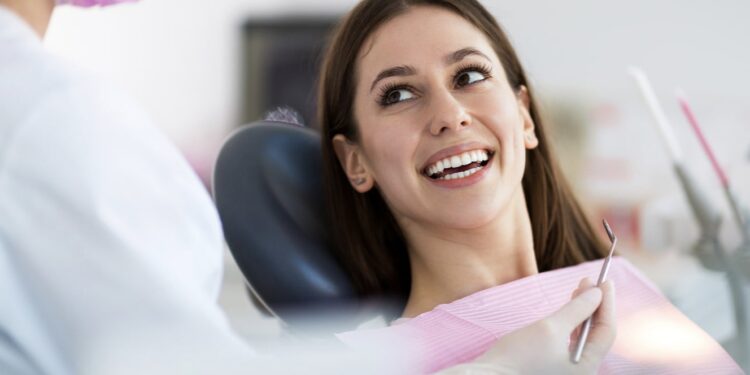 आता दातांवरही होणार मोफत उपचार ! दंत वैद्यकीय उपचार महात्मा ज्योतिराव फुले जनआरोग्य योजनेअंतर्गत ? राज्य सरकारचा मोठा निर्णय ; आरोग्यमंत्री तानाजी सावंत यांची माहिती