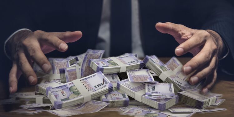 बापरे ! सोलापुरात तब्बल पावणे तीन कोटी रुपयांची फसवणूक ; पती-पत्नी विरुद्ध जेलरोड पोलीस ठाण्यात गुन्हा दाखल