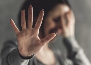 संतापजनक ! मध्यरात्री दुकान उघडून चहा व सिगारेट देण्यास नकार दिल्याने नामांकित डॉक्टरची महिलेला विवस्त्र करून मारहाण ; महिला गंभीर जखमी, फरार डॉक्टरचा पोलिसांकडून शोध सुरू, वैद्यकीय क्षेत्रात खळबळ