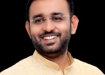 भगीरथ भालकेंनी घेतली शरद पवारांची भेट, पंढरपूर मंगळवेढ्यात राजकीय घडामोडींना वेग ; भगीरथदादा तुतारी हातात घेऊन विधानसभेच्या मैदानात उतरणार?