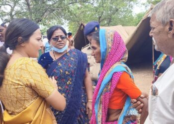 सांगण्याजोगे ! त्या आजारी माऊली बद्दल सोलापूर जिल्हा परिषदेच्या सीईओ मनिषा आव्हाळे यांची आत्मीयता..!