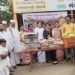 मंगळवेढा येथील संत कान्होपात्रा महिला पतसंस्थेच्या वतीने आषाढी एकादशी निमित्त प्रवासी भाविकांना फराळाचे वाटप