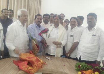 नवनिर्वाचित शिक्षक आमदार ज. मो. अभ्यंकर यांचा सोलापूर जिल्हा प्राथमिक शिक्षक समितीच्या वतीने सत्कार संपन्न