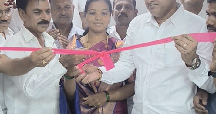 माडग्याळ येथे मनमंदिर नागरी सहकारी पतसंस्थेच्या शाखेचा अमोल डफळे सरकार यांचेहस्ते शुभारंभ ; शुभारंभानिमित्त बँकेकडून ग्राहकांसाठी विविध योजना जाहीर