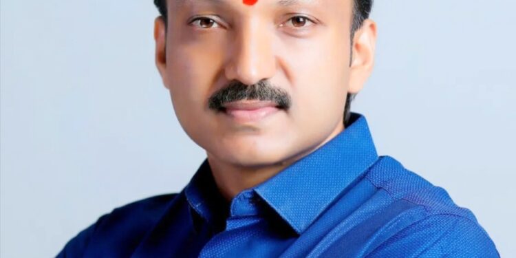 ठाकरे गटाला मोठा धक्का ! धाराशिवचे खासदार ओमराजे निंबाळकर यांचेवर निवडणूक आयोगाची मोठी कारवाई ; राज्याच्या राजकीय वर्तुळात खळबळ