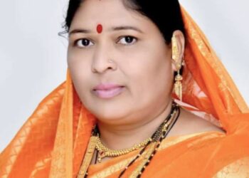 मंगळवेढा तालुक्याची राजकीय राजधानी समजल्या जाणाऱ्या मरवडे ग्रामपंचायतीच्या सरपंचपदी गावविकास आघाडीच्या अंजली हरिदास चौधरी यांची निवड