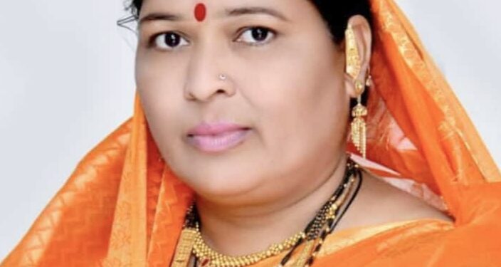 मंगळवेढा तालुक्याची राजकीय राजधानी समजल्या जाणाऱ्या मरवडे ग्रामपंचायतीच्या सरपंचपदी गावविकास आघाडीच्या अंजली हरिदास चौधरी यांची निवड