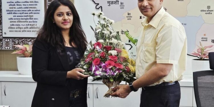 प्रोबेशन कालावधी दरम्यान चमकोगिरी करणाऱ्या आयएएस अधिकारी पूजा खेडकर यांची पुण्याहून थेट वाशीमला बदली ; पदाचा गैरवापर करणे पडले महागात