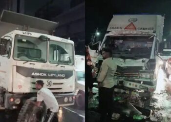 भरधाव वेगाने आलेल्या टेम्पोची डंपरला पाठीमागून जोरदार धडक ; विचित्र अपघातात दुचाकीस्वार ठार, तर दोघे जखमी