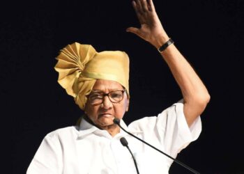 मोठी बातमी ! सोलापूर जिल्ह्यात मोठा राजकीय भूकंप होण्याची शक्यता, जिल्ह्यातील मोठा नेता शरद पवारांच्या गळाला ? ‘हा’ मोठा नेता आपल्या कळपात घेऊन पवार ठाकरेंना देणार धक्का?