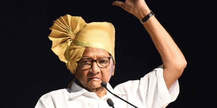 मोठी बातमी ! सोलापूर जिल्ह्यात मोठा राजकीय भूकंप होण्याची शक्यता, जिल्ह्यातील मोठा नेता शरद पवारांच्या गळाला ? ‘हा’ मोठा नेता आपल्या कळपात घेऊन पवार ठाकरेंना देणार धक्का?