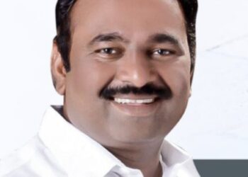 मंगळवेढा तालुक्यातील गावोगावच्या वाड्या वस्त्यांना जोडणाऱ्या परंतु आराखड्यात नसलेल्या रस्त्यांची ग्रामपंचायतीकडे नोंद करा : आमदार समाधान आवताडे