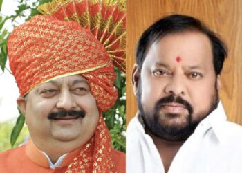 काय झाडी… काय डोंगार फेम शहाजीबापूंचा विधानसभेचा मार्ग खडतर ; अजितदादांच्या शिलेदाराने थोपटले दंड, दीपकआबांच्या कार्यकर्त्यांनी लावले ‘फिक्स आमदार’ चे बॅनर, सांगोल्यात महायुतीमध्ये संघर्षाची ठिणगी?