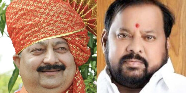 काय झाडी… काय डोंगार फेम शहाजीबापूंचा विधानसभेचा मार्ग खडतर ; अजितदादांच्या शिलेदाराने थोपटले दंड, दीपकआबांच्या कार्यकर्त्यांनी लावले ‘फिक्स आमदार’ चे बॅनर, सांगोल्यात महायुतीमध्ये संघर्षाची ठिणगी?