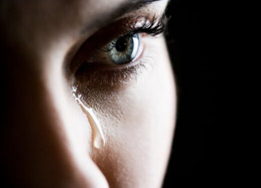 धक्कादायक ! शाळेमध्येच शिक्षकाकडून अल्पवयीन विद्यार्थिनीवर लैंगिक अत्याचार ; गुरु शिष्याच्या पवित्र नात्याला काळीमा फासणाऱ्या घटनेने शैक्षणिक क्षेत्रात खळबळ