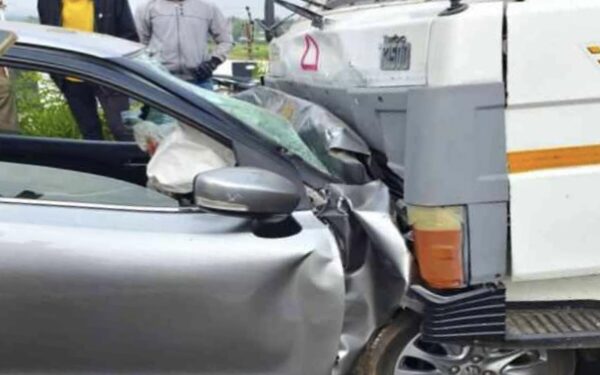 मोठी बातमी ! भरधाव टेम्पोची कारला जोरदार धडक, पुणे-पंढरपूर मार्गावर झालेल्या अपघातात माय लेकरासह चौघे ठार तर तिघे गंभीर जखमी ; कास पठार फिरण्यासाठी निघालेल्या चौघांवर काळाचा घाला