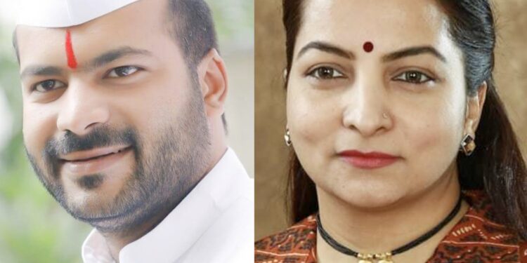 माजी मंत्री व भारतीय जनता पार्टीचे प्रदेश प्रवक्ते प्रा. लक्ष्मणराव ढोबळे यांच्या दोन्ही मुलांनी शरद पवारांच्या राष्ट्रवादीतून उमेदवारीसाठी मुलाखत दिल्याने राजकीय जाणकारांच्या भुवया उंचावल्या ; ढोबळेंचे राष्ट्रवादी पुन्हा?