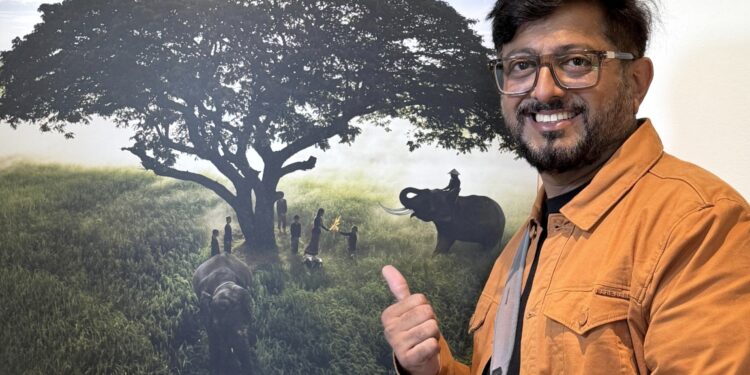 अभिमानास्पद ! सोलापूरच्या महेंद्र बाकळे यांना सियाना इंटरनॅशनल ॲवार्ड व ड्रोन फोटो ॲवार्ड हे जागतिक पातळीवरील प्रतिष्ठेचे पुरस्कार प्रदान ; छायाचित्रेही लंडनच्या प्रदर्शनात झळकणार