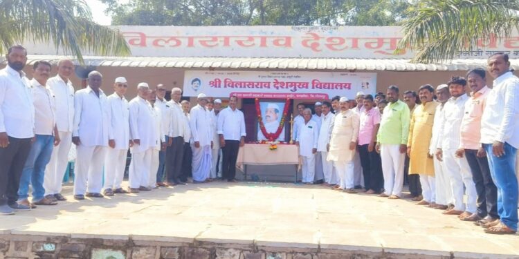 माजी जिल्हा परिषद सदस्य सर्जेराव तात्या पाटील यांच्या पुण्यतिथी निमित्त विलासराव देशमुख प्रशालेत विविध कार्यक्रम ; आवताडे शुगरचे चेअरमन संजय आवताडे, राजन पाटील यांची प्रमुख उपस्थिती