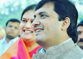 खासदार धनंजय महाडिक यांच्या भीमा परिवारात फूट ; भीमा सहकारी साखर कारखान्याचे उपाध्यक्ष व महाडिकांचे विश्वासू सहकारी सतीश जगताप यांचा महाविकास आघाडीचे उमेदवार राजू खरे यांना पाठिंबा